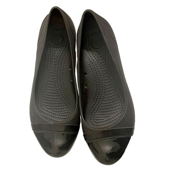 Crocs Flats Womens Size 8 Black Patent Shiny Cap Toe Ballet Slip On Shoes 12300 - Picture 1 of 8